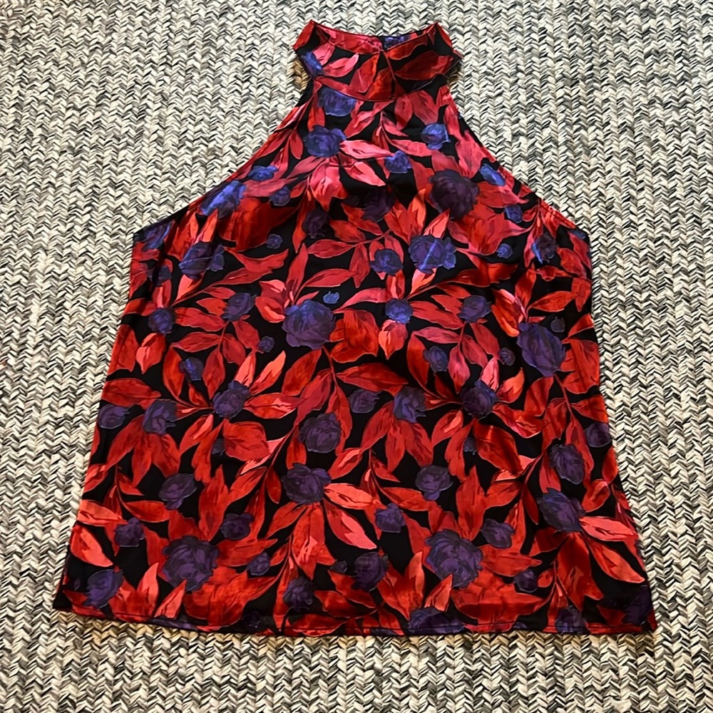 ⭐️Dressy halter top NWT